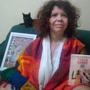 minhas mãos agarram uma espada flamejante que grita